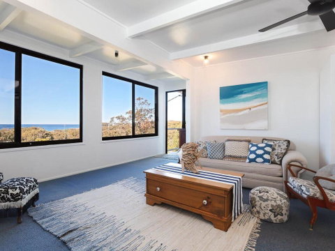 Whale Tales' 78 Lentara Street - FANTASTIC WATER VIEWS OVER FINGAL BEACH - Accommodation Sunshine Coast 3