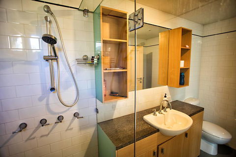WHARF COTTAGE - Accommodation Sunshine Coast 3
