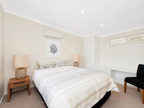 Whispering Sands', 10 Sandy Point Road - Luxury Waterfront Home With Aircon, WIFI & Foxtel - Accommodation Sunshine Coast 3