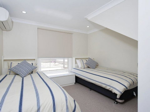 Whispering Sands', 10 Sandy Point Road - Luxury Waterfront Home With Aircon, WIFI & Foxtel - Accommodation Sunshine Coast 2