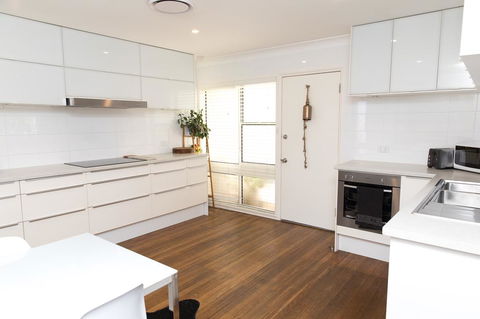 White Beach Cottage - Accommodation Sunshine Coast 1