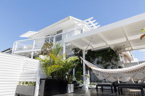 White Beach Cottage - Accommodation Sunshine Coast 0