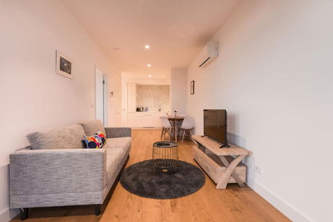 Whitehorse Tower Deluxe 1 Bedroom With View - Accommodation Sunshine Coast 2