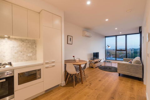 Whitehorse Tower Deluxe 1 Bedroom With View - Accommodation Sunshine Coast 3