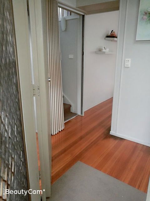 Whole Storey 2 Bedrooms+Kitchen+Living Room In Glen Waverley - Accommodation Sunshine Coast 3