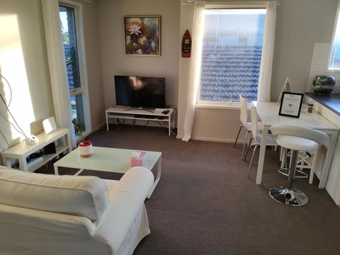 Whole Storey 2 Bedrooms+Kitchen+Living Room In Glen Waverley - Accommodation Sunshine Coast 0