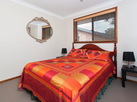 Wildflowers @ Fingal Bay - Accommodation Sunshine Coast 2