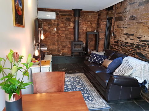 William Hunt's Retreat - Redwood Studio - Accommodation Sunshine Coast 0