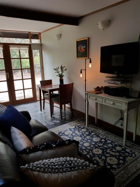 William Hunt's Retreat - Redwood Studio - Accommodation Sunshine Coast 3