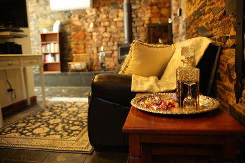 William Hunt's Retreat - Redwood Studio - Accommodation Sunshine Coast 1