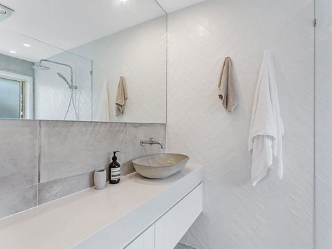 Wirragulla, 10 Marty Avenue - Stylish Modern House With Ducted Air Con & WIFI - Accommodation Sunshine Coast 1