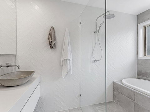 Wirragulla, 10 Marty Avenue - Stylish Modern House With Ducted Air Con & WIFI - Accommodation Sunshine Coast 0