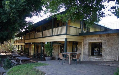 Wisemans Inn - Accommodation Sunshine Coast 0