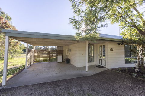 Woongara Cottage - Pet Friendly Country Retreat - Accommodation Sunshine Coast 3