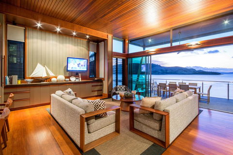 Yacht Club Villa - Accommodation Sunshine Coast 3