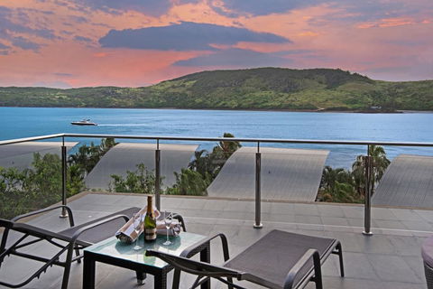 Yacht Club Villa 33 - Serenity - 4 Bedroom 4 Bathroom House Ocean Views 2 Buggies - Accommodation Sunshine Coast 3