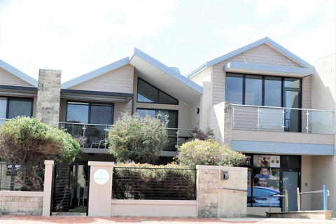 Yallingup Beach Resort - Accommodation Sunshine Coast 1