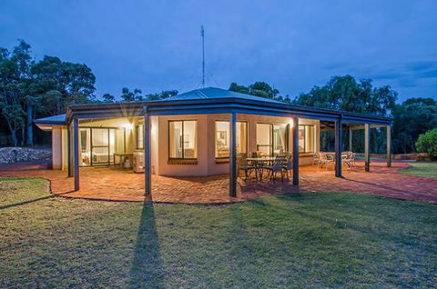 Yallingup Pet Friendly Bush Retreat - Accommodation Sunshine Coast 0
