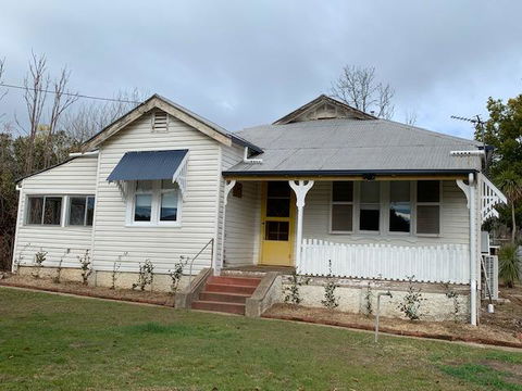 Yellow Door House Adelong - Accommodation Sunshine Coast 1
