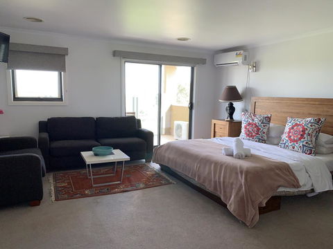 Yes Home - Accommodation Sunshine Coast 0