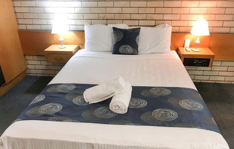 ZED MOTELS Tropical Gateway - Accommodation Sunshine Coast 2
