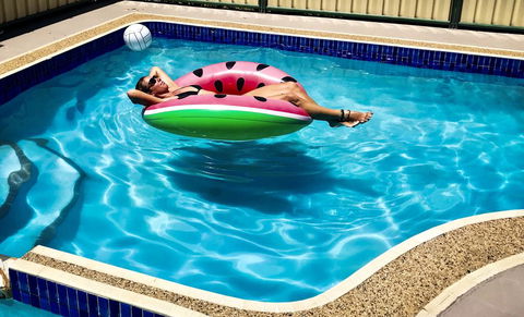 ZED MOTELS Tropical Gateway - Accommodation Sunshine Coast 1