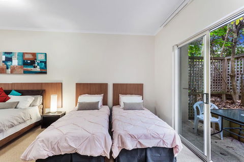 Zenith Studio, Unit 3/10 Messines Street - Accommodation Sunshine Coast 2
