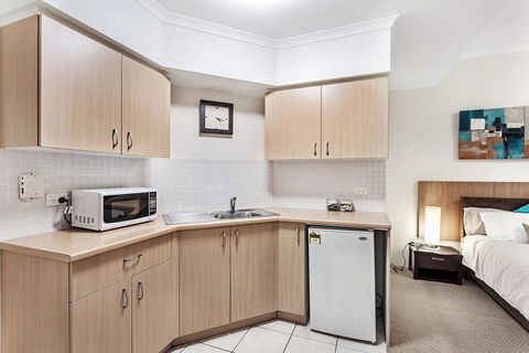 Zenith Studio, Unit 3/10 Messines Street - Accommodation Sunshine Coast 1