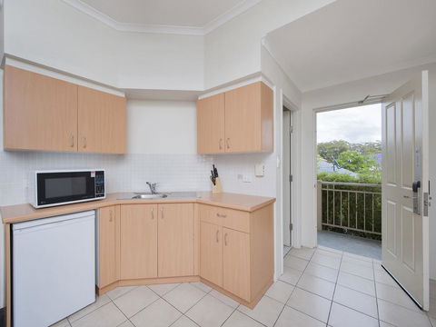 Zenith Studio, Unit 4/10 Messines Street - Accommodation Sunshine Coast 1