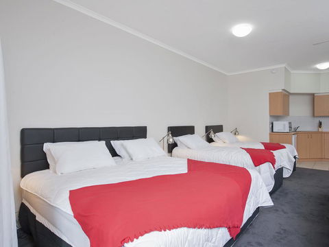 Zenith Studio, Unit 4/10 Messines Street - Accommodation Sunshine Coast 2