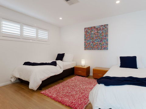 Maison De La Mer 30 Mulubinda Parade - Luxurious, Linen, Aircon And Panoramic Views - Accommodation Sunshine Coast 1