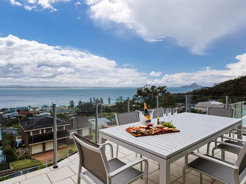 Maison De La Mer 30 Mulubinda Parade - Luxurious, Linen, Aircon And Panoramic Views - Accommodation Sunshine Coast 0