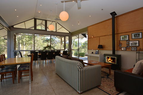 Elfin Hill Vineyard Accommodation - Accommodation Sunshine Coast 0