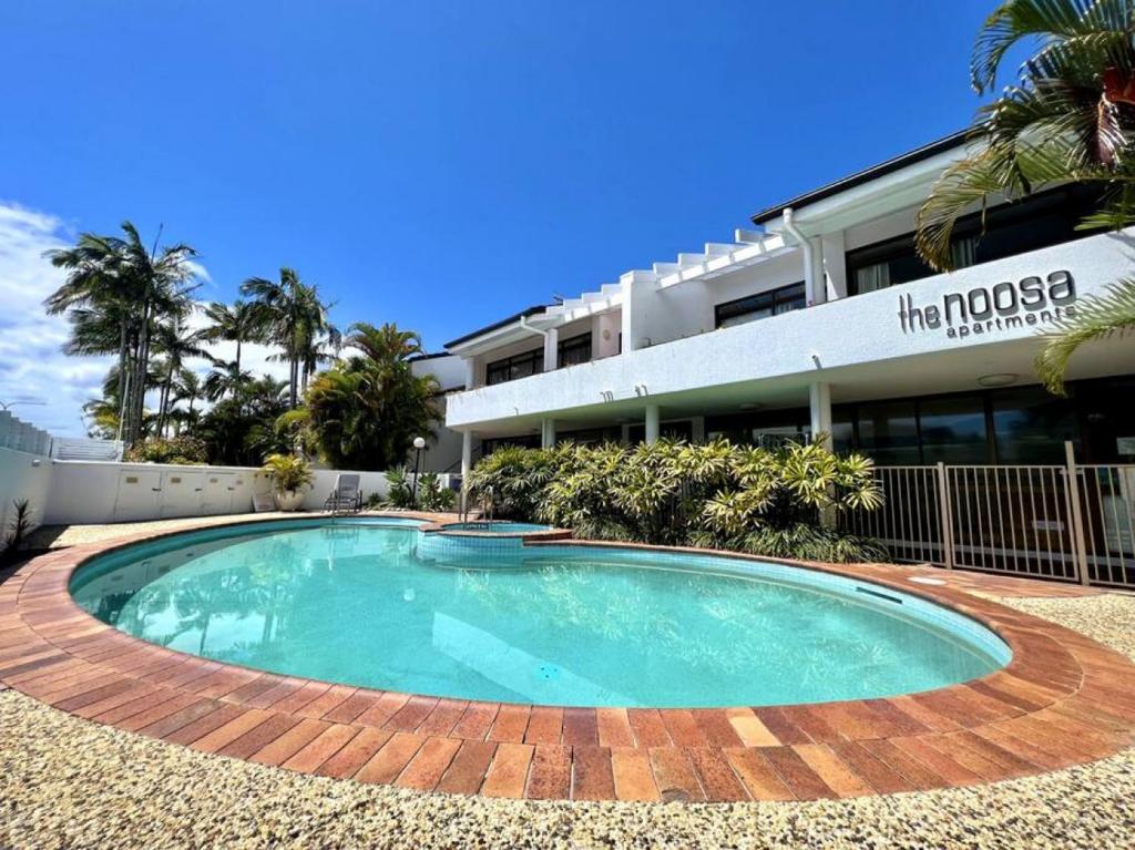 8NA Lovely 2 bedroom on Noosa Parade