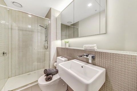 A Chic 2BR Apt Near Southern Cross City Views - Accommodation Sunshine Coast 4