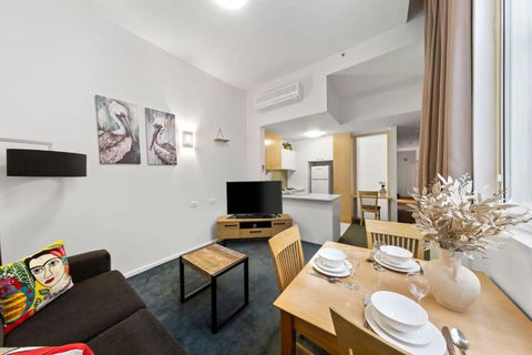 A Chic Apartment On Bourke St Near Chinatown - Accommodation Sunshine Coast 2