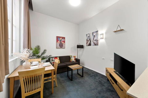 A Chic Apartment On Bourke St Near Chinatown - Accommodation Sunshine Coast 3