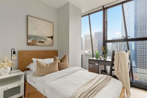 A Chic & Comfy 2BR Apt On Collins With City Views - Accommodation Sunshine Coast 4