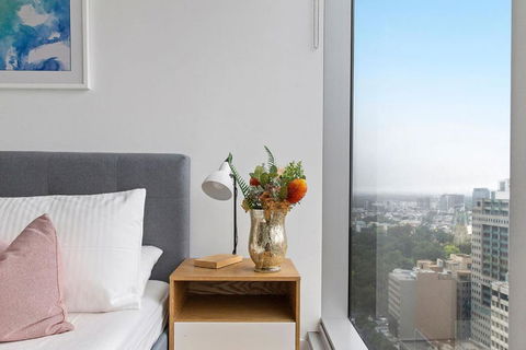 A Chic & Lovely 2BR Apt CBD With City Views - Accommodation Sunshine Coast 1