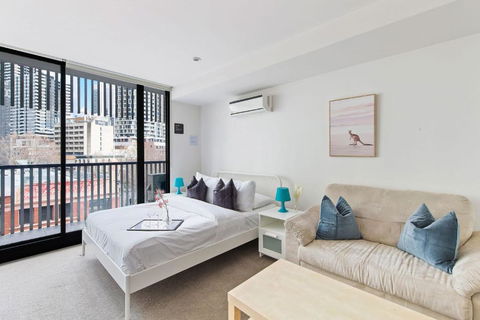 A Chic Studio Only A 4-min Walk To Victoria Market - Accommodation Sunshine Coast 3