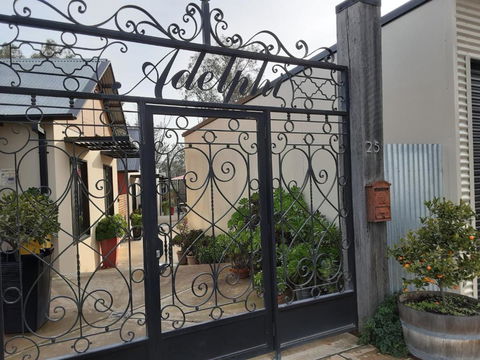 Adelphi Apartment 2- Poolside Or Apartment 2A- King Studio - Accommodation Sunshine Coast 1