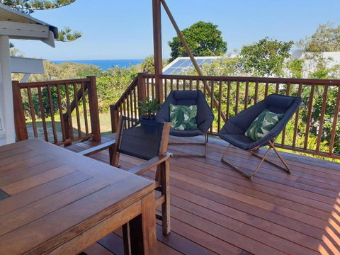Ahoy Cottage By Discover Stradbroke - Accommodation Sunshine Coast 4