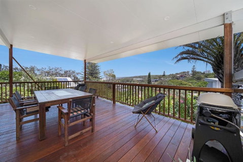 Ahoy Cottage By Discover Stradbroke - Accommodation Sunshine Coast 3
