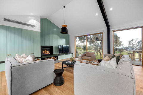 Axbridge - Accommodation Sunshine Coast 2
