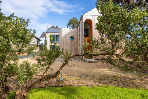 Axbridge - Accommodation Sunshine Coast 0