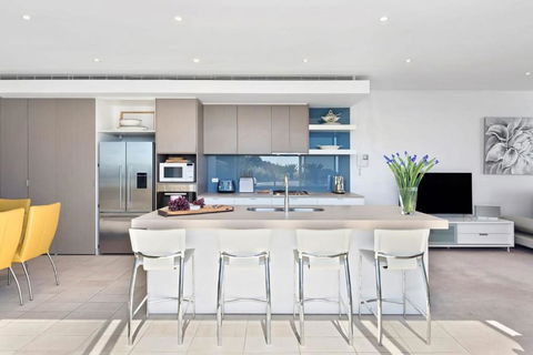 Azure Bliss Luxe With Water Views Walk To Beach - Accommodation Sunshine Coast 2