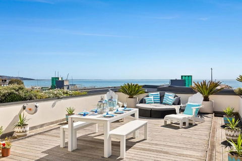 Azure Bliss Luxe With Water Views Walk To Beach - Accommodation Sunshine Coast 1