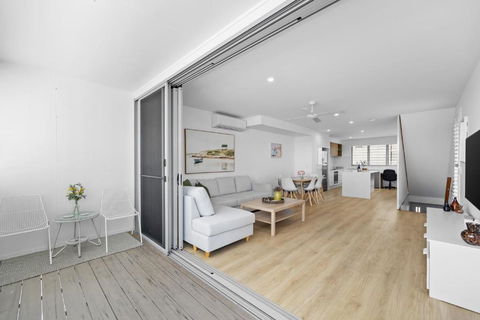 Azure River Side Townhouse - Accommodation Sunshine Coast 4