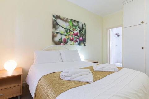 B5 Crawley Apartment 1 BRM & Sleepout Near UWA - Accommodation Sunshine Coast 0