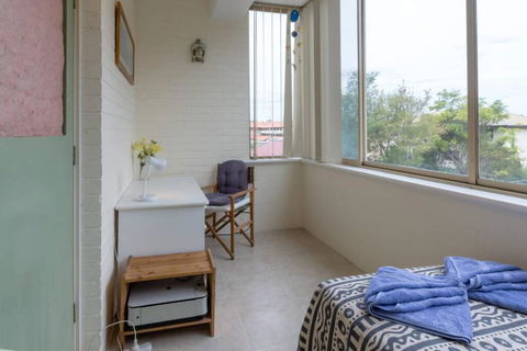 B6 Crawley Apartment 1 BRM & Sleepout Near UWA - Accommodation Sunshine Coast 4